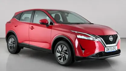 Used Nissan Qashqai Acenta Premium 158 HP (116 kW) 2022 Red SUV