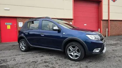 Begagnad Dacia Sandero Lauréate 90 HK (66 kW) 2017 Blå Halvkombi