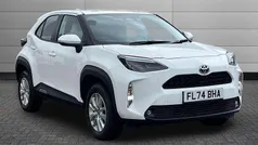 White Used 2024 Toyota Yaris Hybrid SUV | £21,399 (Good price)