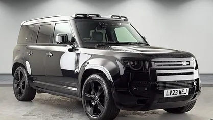 Begagnad Land Rover Defender HSE Dynamic 300 HK (220 kW) 2023 Svart SUV