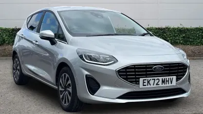 Begagnad Ford Fiesta Titanium 101 HK (74 kW) 2022 Silver Halvkombi