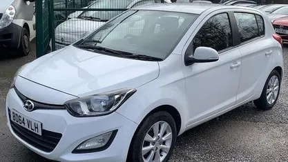Used Hyundai i20 Active 84 HP (61 kW) 2014 White Hatchback