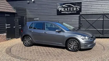 Used VW Golf VII SE 116 HP (85 kW) 2018 Hatchback