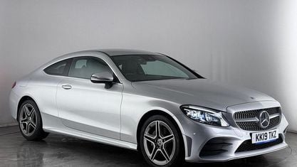Używany Mercedes C220 AMG Line Premium 194 KM (142 kW) 2019 Srebrny Coupe