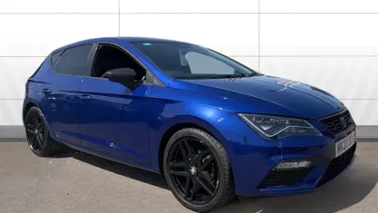 Usata Seat Leon Black Edition 150 CV (110 kW) 2020 Blu Utilitaria