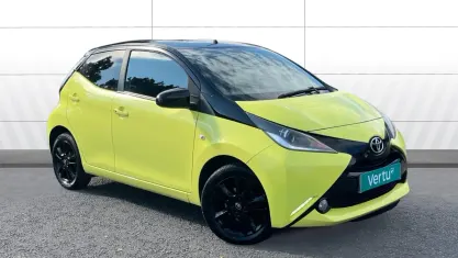 Used Toyota Aygo X-cite 69 HP (50 kW) 2016 Yellow Hatchback