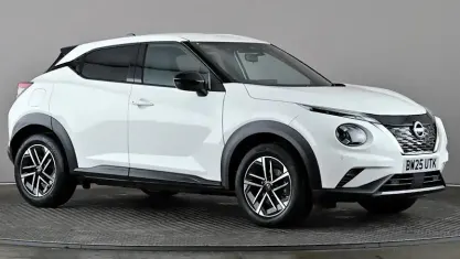 Używany Nissan Juke N-Connecta 143 KM (105 kW) 2025 Biały SUV