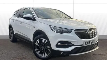 Used Vauxhall Grandland X Sport 120 HP (88 kW) 2018 White SUV