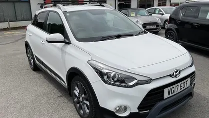 Used Hyundai i20 Active 101 HP (74 kW) 2017 White Hatchback