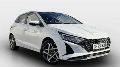 New Hyundai i20 Premium 101 HP (74 kW) 2025 White Hatchback