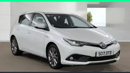 Usado Toyota Auris Hybrid Business Edition 136 HP (100 kW) 2017 Citadino
