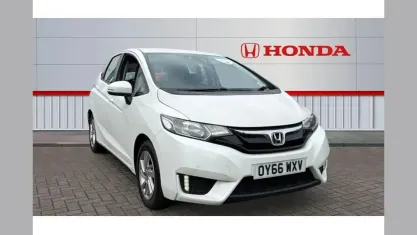 Used Honda Jazz SE 102 HP (75 kW) 2016 White Hatchback