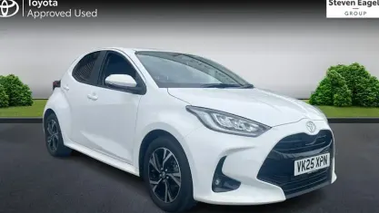 Used Toyota Yaris Design 116 HP (85 kW) 2025 White Hatchback