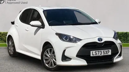 Used Toyota Yaris 116 HP (85 kW) 2023 Pure white Hatchback