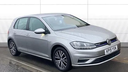 Used 2018 VW Golf VII SE Hatchback | £12,000 (Fair price)