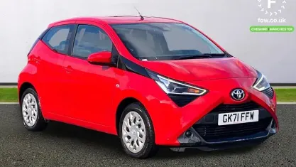 Used Toyota Aygo X-play 72 HP (52 kW) 2021 Red Hatchback