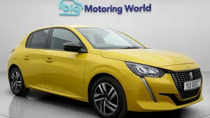 Used Peugeot 208 Active+ 102 HP (75 kW) 2023 Yellow Hatchback