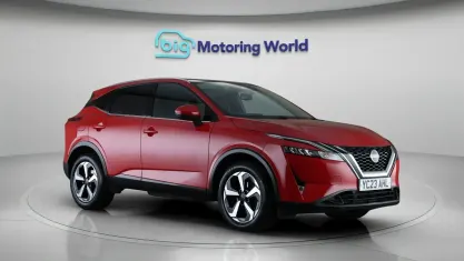 Begagnad Nissan Qashqai N-Connecta 140 HK (102 kW) 2023 Röd SUV