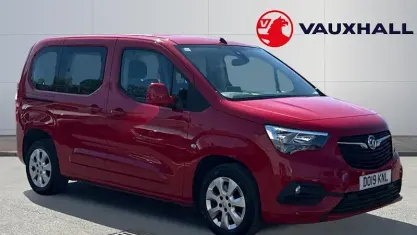 Usado Vauxhall Combo 110 HP (80 kW) 2019 Vermelho Monovolume