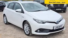 White Used 2016 Toyota Auris Hybrid Business Edition Hatchback | £10,488 (Fair price)