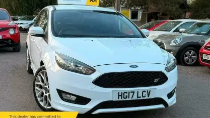 Used Ford Focus ST-Line 125 HP (91 kW) 2016 White Hatchback
