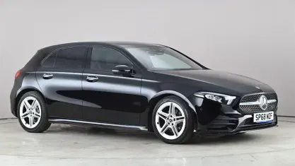 Begagnad Mercedes A200 AMG Line Premium 163 HK (119 kW) 2022 Halvkombi