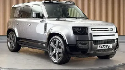 Used Land Rover Defender HSE Dynamic 300 HP (220 kW) 2023 Eiger grey SUV