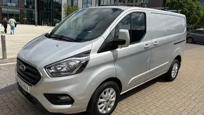 Begagnad Ford Transit Custom Limited 131 HK (96 kW) 2022 Vit Van