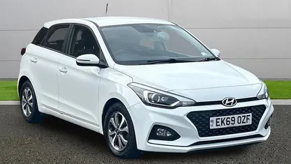 Used Hyundai i20 SE 84 HP (61 kW) 2019 White Hatchback
