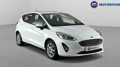 Used Ford Fiesta Zetec 101 HP (74 kW) 2019 White Hatchback