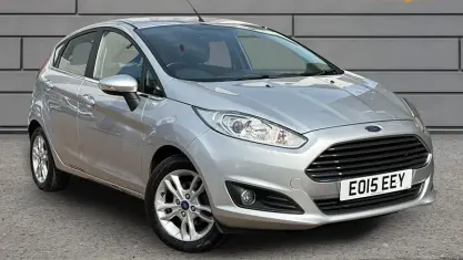 Used Ford Fiesta Zetec 101 HP (74 kW) 2015 Silver Hatchback