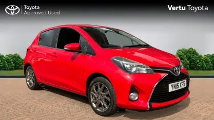 Used Toyota Yaris 99 HP (72 kW) 2015 Chilli red Hatchback