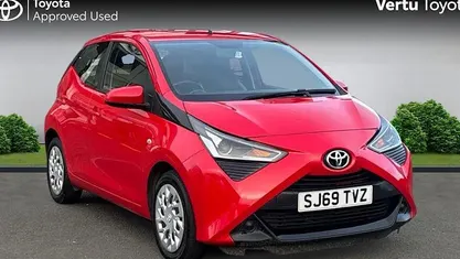 Used Toyota Aygo X-play 72 HP (52 kW) 2020 Hatchback