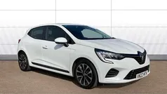 Used 2022 Renault Clio V Iconic Hatchback | £12,200 (Fair price)