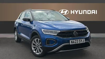 Używany VW T-Roc Life 110 KM (80 kW) 2023 Niebieski SUV