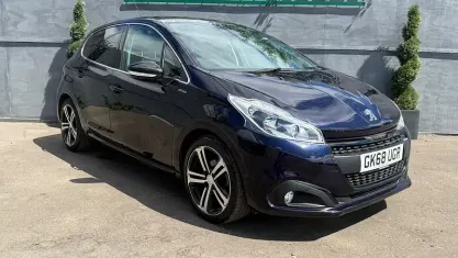 Used Peugeot 208 GT-line 109 HP (80 kW) 2018 Blue Hatchback