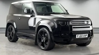 Used Land Rover Defender S 400 HP (294 kW) 2022 Santorini black SUV