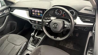 Usado Skoda Kamiq SE Drive 150 HP (110 kW) 2023 Prateado SUV