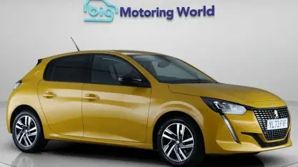 Used Peugeot 208 Allure+ 102 HP (75 kW) 2023 Yellow Hatchback