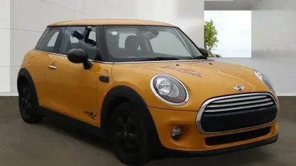 Used Mini Cooper Hatch 136 HP (100 kW) 2015 Orange Hatchback