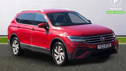 Begagnad VW Tiguan Allspace Pro 150 HK (110 kW) 2023 Röd SUV