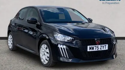Używany Peugeot 208 Style 101 KM (74 kW) 2025 Czarny Hatchback