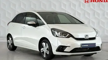 Käytetty Honda Jazz Hybrid 109 HP (80 kW) 2022 Valkoinen Viistoperä