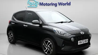 Używany Hyundai i10 Premium 84 KM (61 kW) 2023 Czarny Hatchback