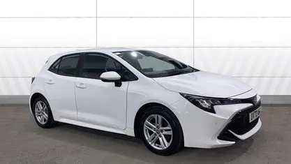 Used Toyota Corolla 122 HP (89 kW) 2022 White Hatchback
