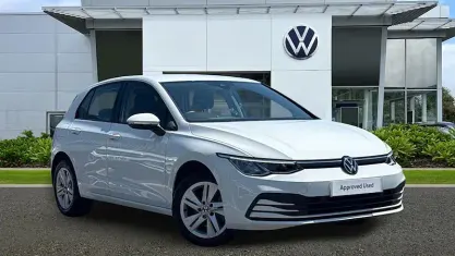 Used VW Golf VIII Life 131 HP (96 kW) 2024 White Hatchback