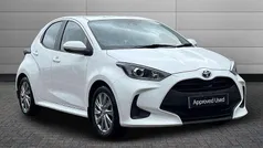 Pure white Used 2023 Toyota Yaris Hybrid Hatchback | £16,795 (Fair price)