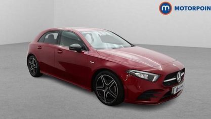 Begagnad Mercedes A180 Executive 136 HK (100 kW) 2022 Röd Halvkombi