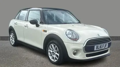 Used Mini Cooper Hatch 136 HP (100 kW) 2016 White Hatchback