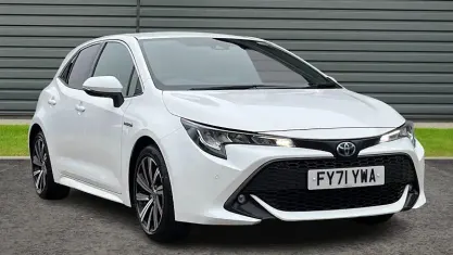 Used Toyota Corolla Design 122 HP (89 kW) 2021 White Hatchback